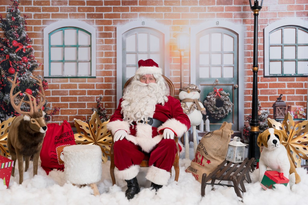 Père Noël avec décor de photo de jour